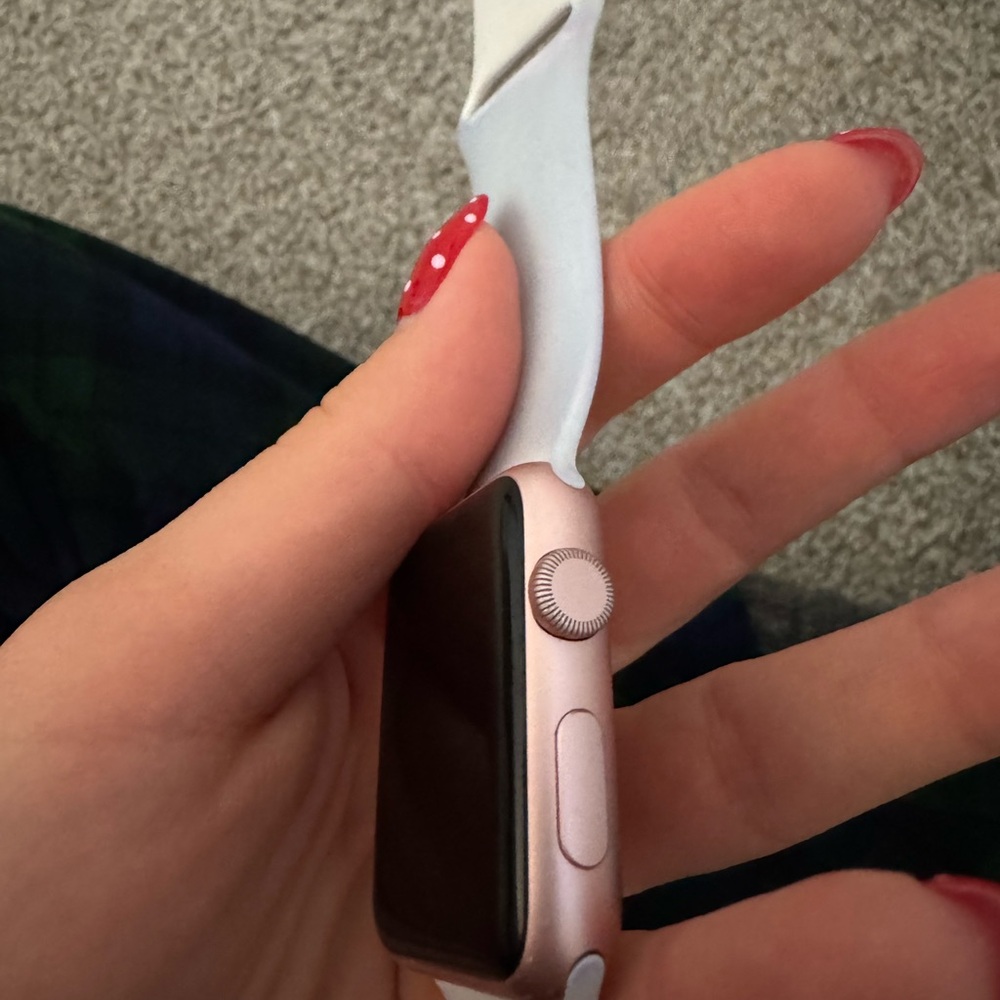 Pink Apple Watch - Picture 4 of 7